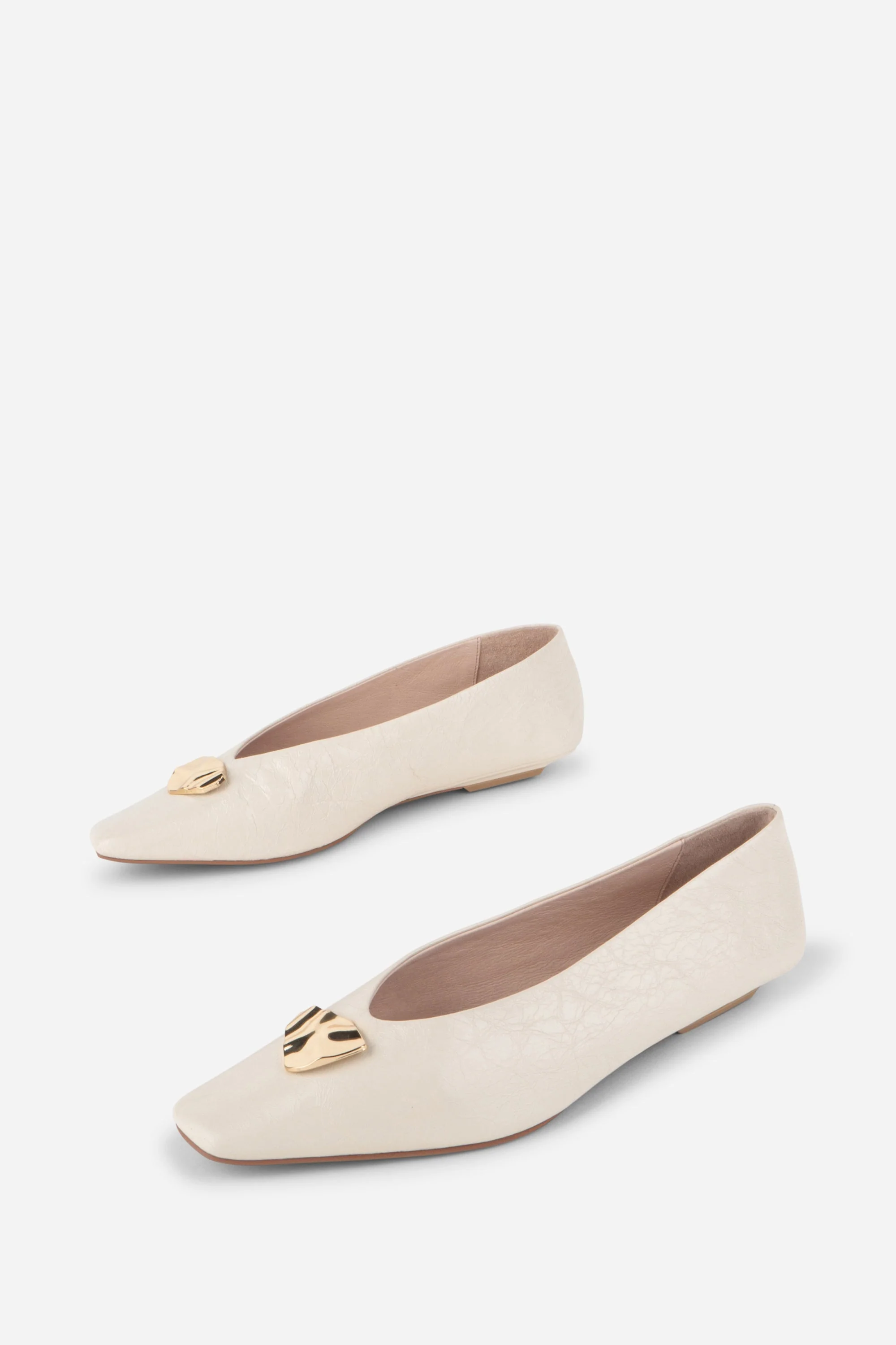 "INTENTIONALLY __________." Celda Crinkle Patent Flat - Image 8